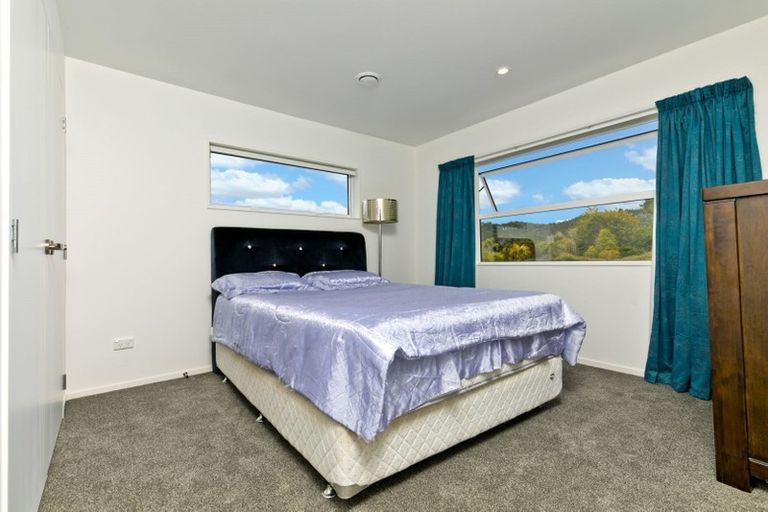 Photo of property in 28 Shah Place, Glen Eden, Auckland, 0602