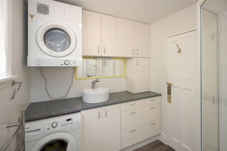 Photo of property in 55a Hawkhurst Road, Lyttelton, 8082