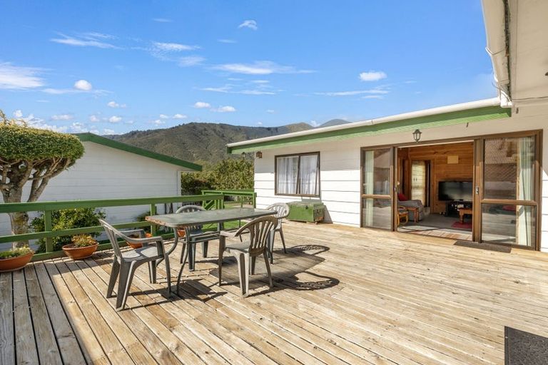 Photo of property in 17 Huia Street, Waikawa, Picton, 7220