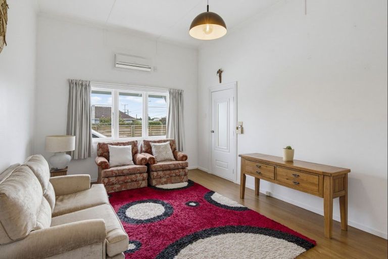 Photo of property in 55 Mako Mako Road, Levin, 5510