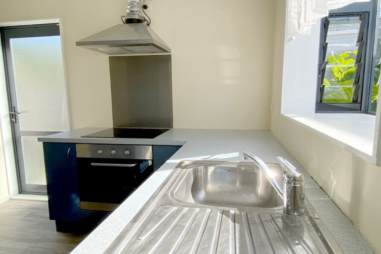 Photo of property in 4 Karo Place, Glendene, Auckland, 0602