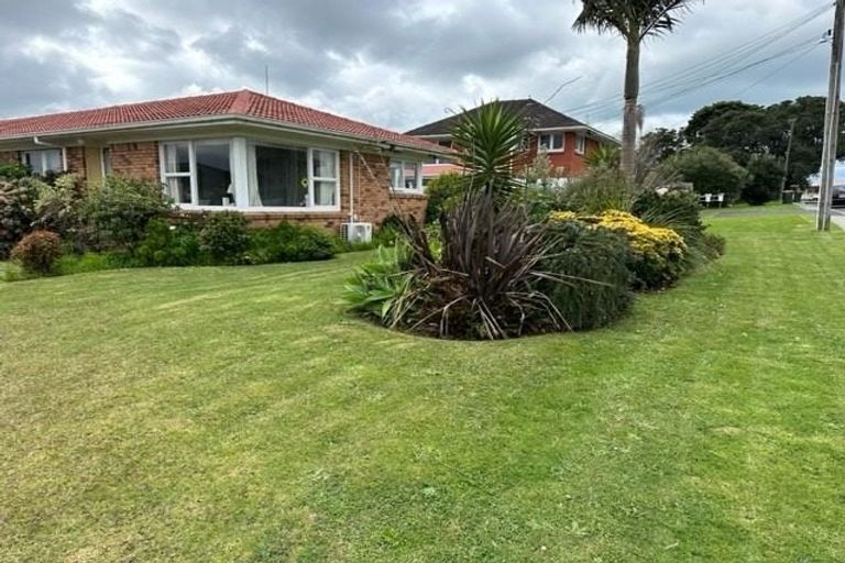 Photo of property in 1/3 Marsh Avenue, Forrest Hill, Auckland, 0620