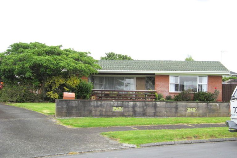 Photo of property in 12 Banbury Place, Mangere Bridge, Auckland, 2022