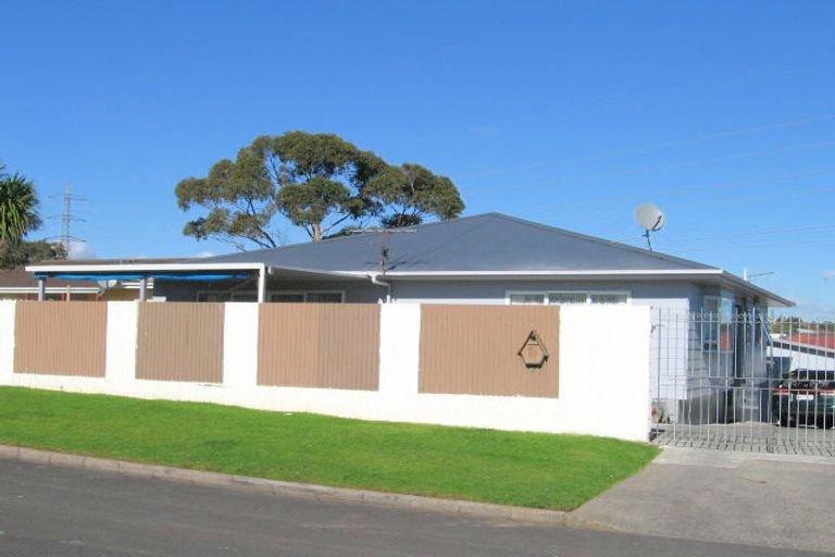 Photo of property in 11 Caserta Place, Clover Park, Auckland, 2023