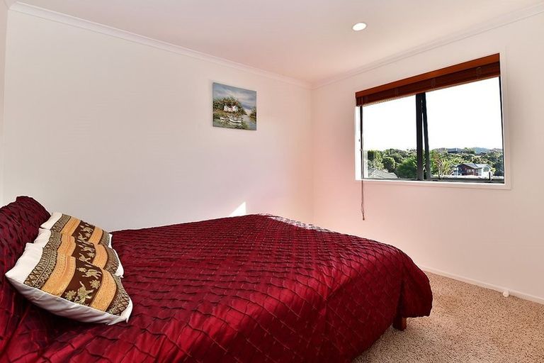 Photo of property in 8 Roberta Crescent, Orewa, 0931