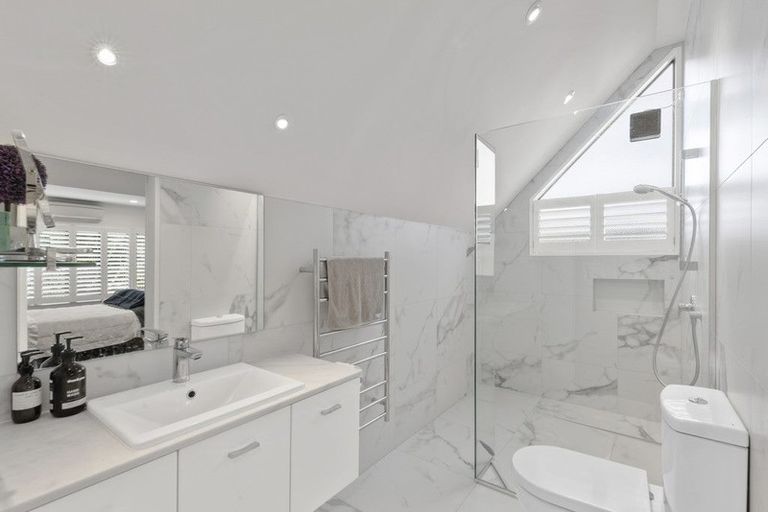 Photo of property in 3/56 Milford Road, Milford, Auckland, 0620