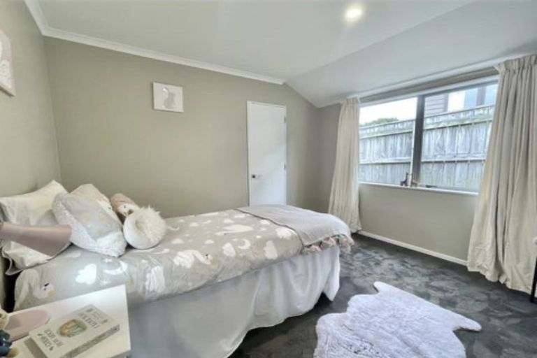 Photo of property in 2 Catlins Glen, Aotea, Porirua, 5024