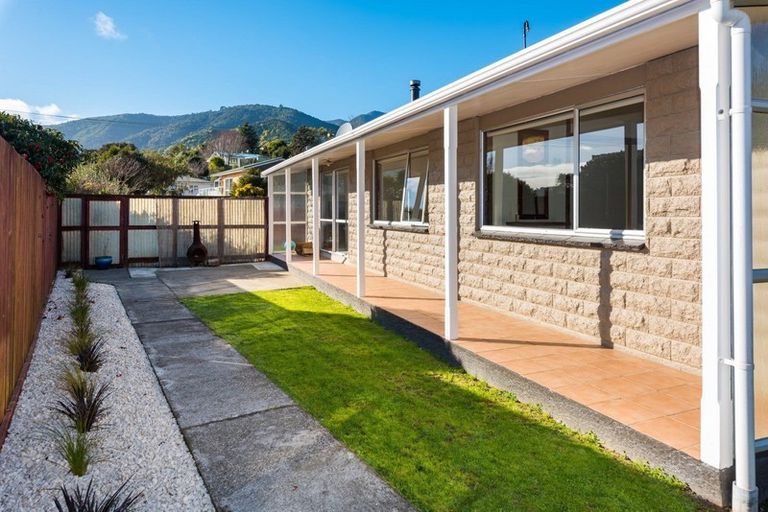 Photo of property in 11 Cornwall Street, Picton, 7220