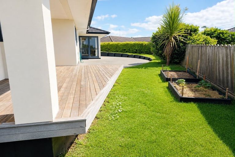 Photo of property in 17 Rivervale Grove, Stanmore Bay, Whangaparaoa, 0932