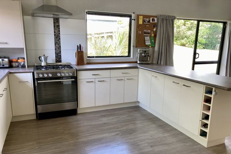 Photo of property in 49 Saunders Close, Whitby, Porirua, 5024