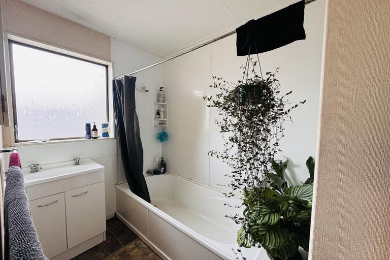 Photo of property in 11a Kaimanawa Street, Kelvin Grove, Palmerston North, 4414