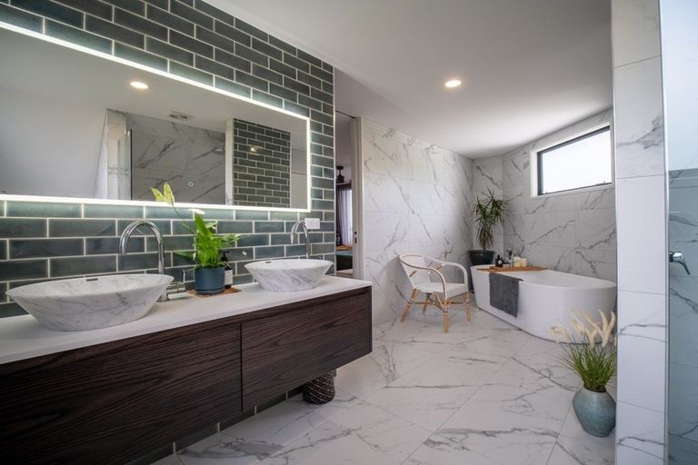 Photo of property in 1a Mission Street, Moturoa, New Plymouth, 4310