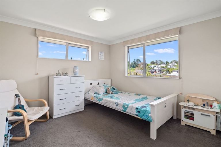 Photo of property in 39 Namsan Close, Fairview Heights, Auckland, 0632