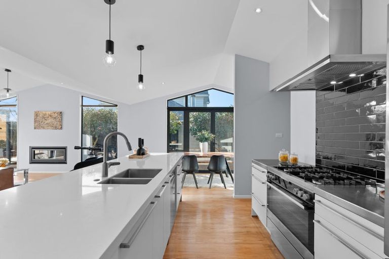 Photo of property in 7 Pentlow Place, Fendalton, Christchurch, 8052