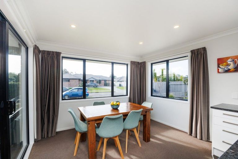 Photo of property in 35 Chestnut Close, Kelvin Grove, Palmerston North, 4414