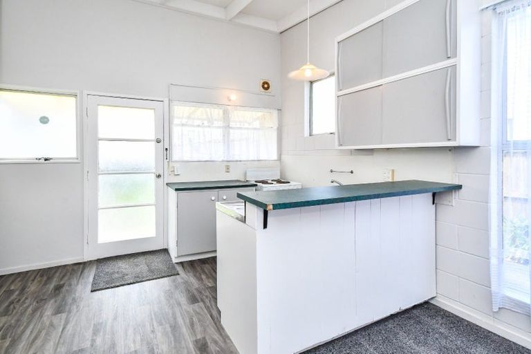 Photo of property in 15a Earlsworth Road, Mangere East, Auckland, 2024