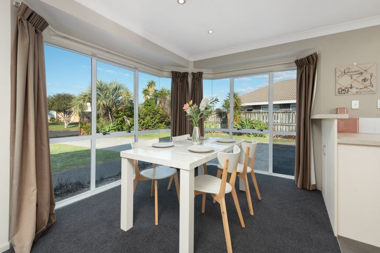 Photo of property in 18 Ocean Crest, Papamoa Beach, Papamoa, 3118