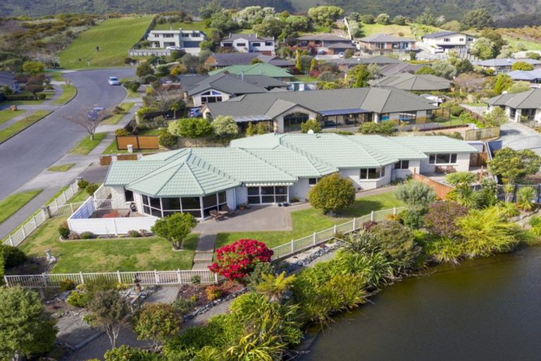 Photo of property in 16 Harry Shaw Way, Raumati South, Paraparaumu, 5032