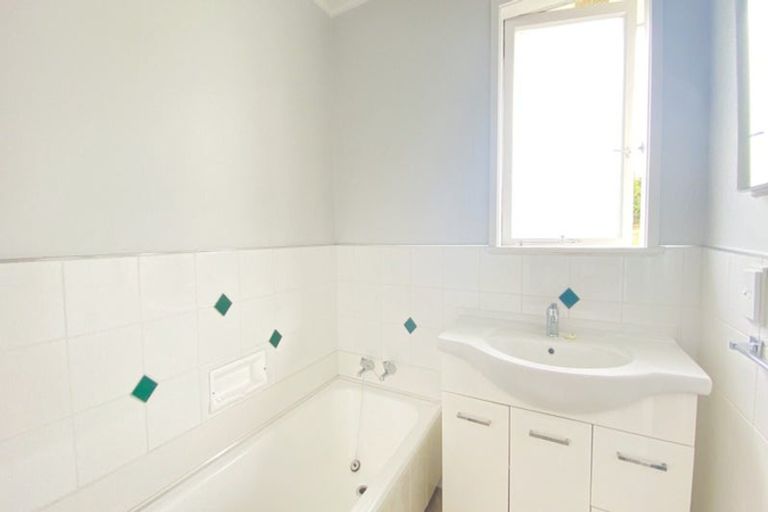 Photo of property in 63 Rehia Road, Massey, Auckland, 0614