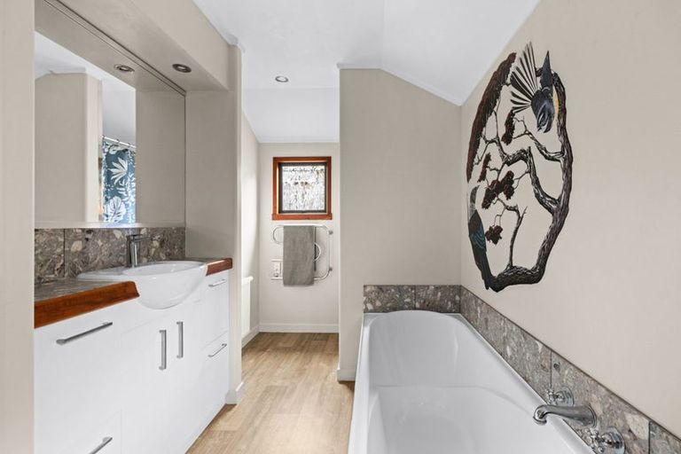 Photo of property in 2 Ritchie Place, Havelock North, 4130