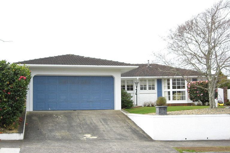 Photo of property in 4 Longview Drive, Merrilands, New Plymouth, 4312