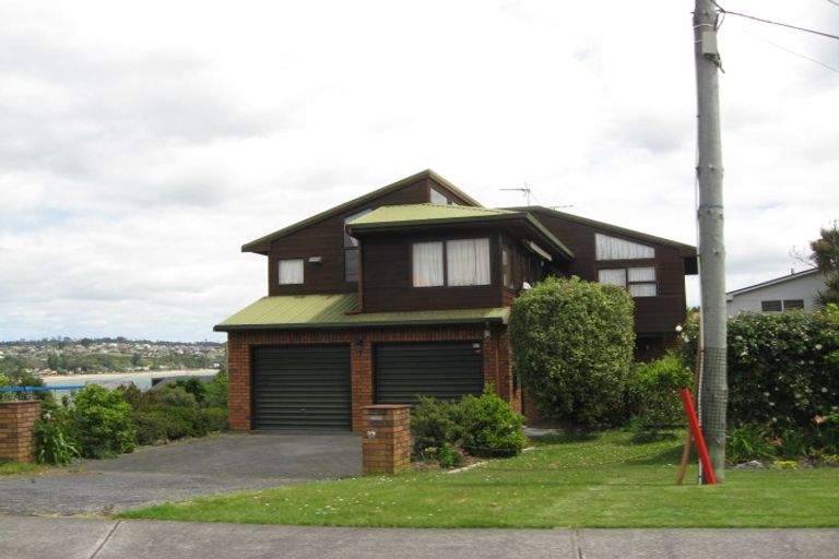 Photo of property in 2 The Crescent, Tindalls Beach, Whangaparaoa, 0930