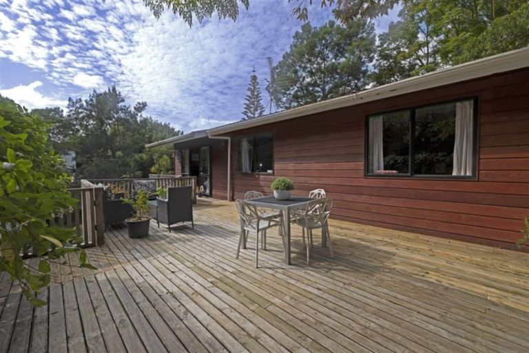 Photo of property in 2/4 James Scott Place, Te Atatu South, Auckland, 0602