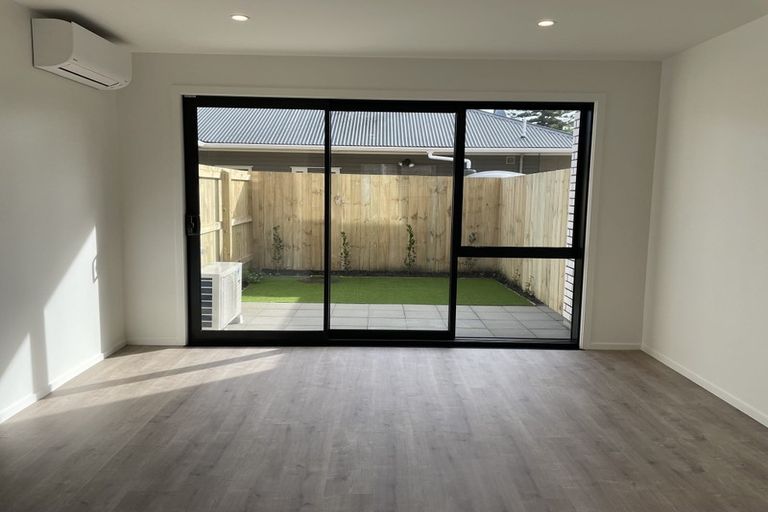 Photo of property in 1/12 Enderby Drive, Te Atatu Peninsula, Auckland, 0610