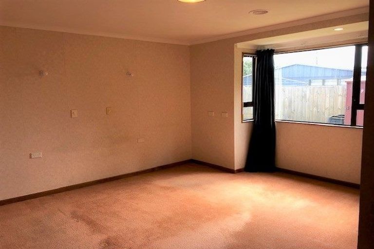 Photo of property in 18 Atarau Grove, Paraparaumu, 5032