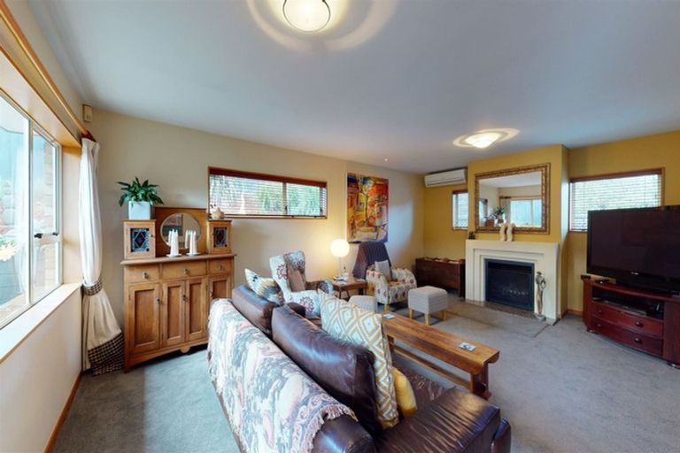 Photo of property in 10 Juliet Place, Forrest Hill, Auckland, 0620