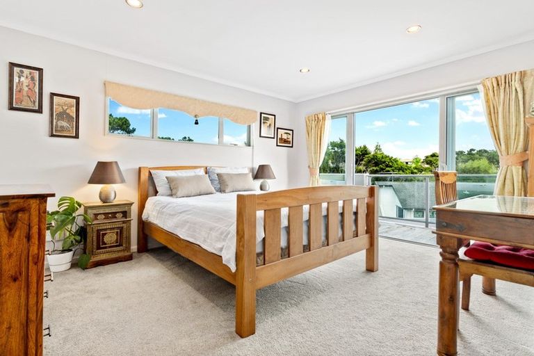 Photo of property in 6 Fernbank Lane, Greenhithe, Auckland, 0632