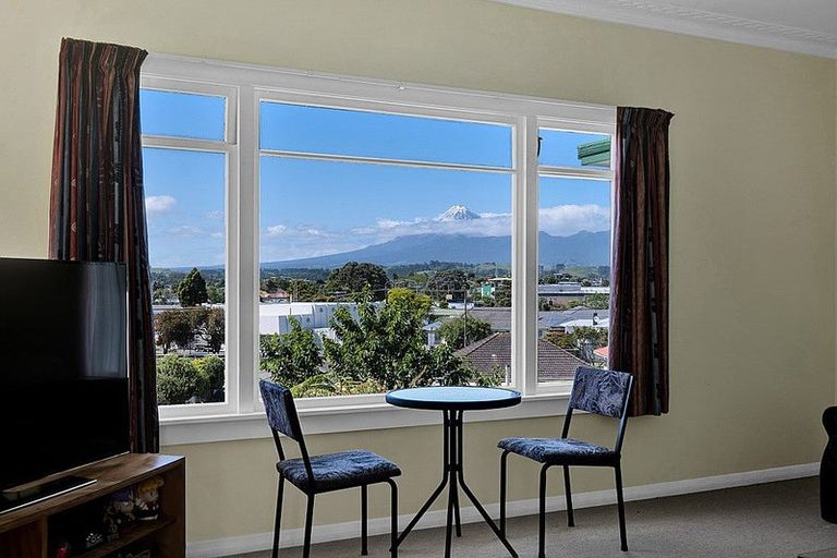 Photo of property in 215 Ngamotu Road, Spotswood, New Plymouth, 4310