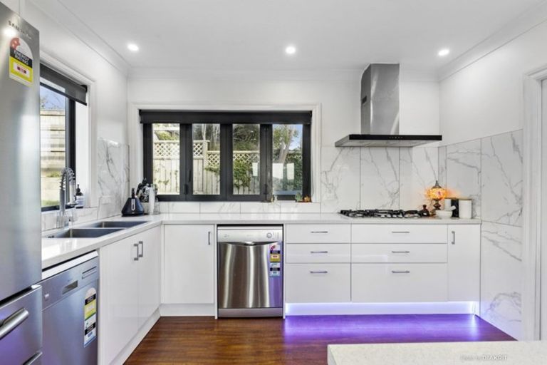 Photo of property in 27 Petherick Crescent, Johnsonville, Wellington, 6037