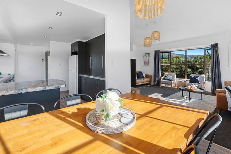 Photo of property in 8 Taurus Place, Kawaha Point, Rotorua, 3010