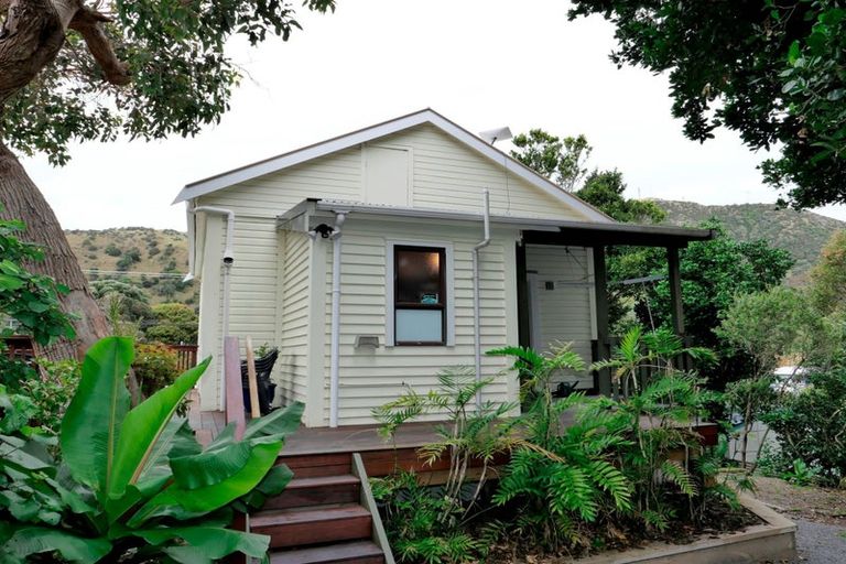 Photo of property in 18 Ocean Road, Paekakariki, 5034