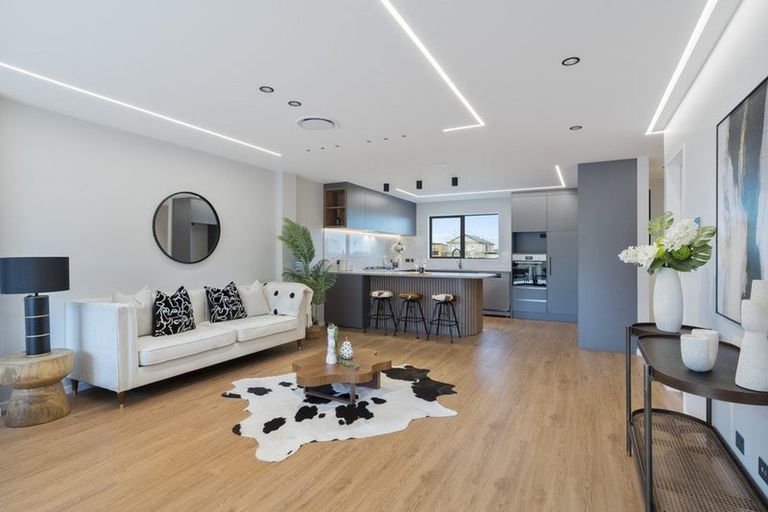 Photo of property in 19 Taipahitini Road, Rosehill, 2113