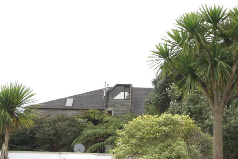 Photo of property in 28 Birdwood Avenue, Moturoa, New Plymouth, 4310