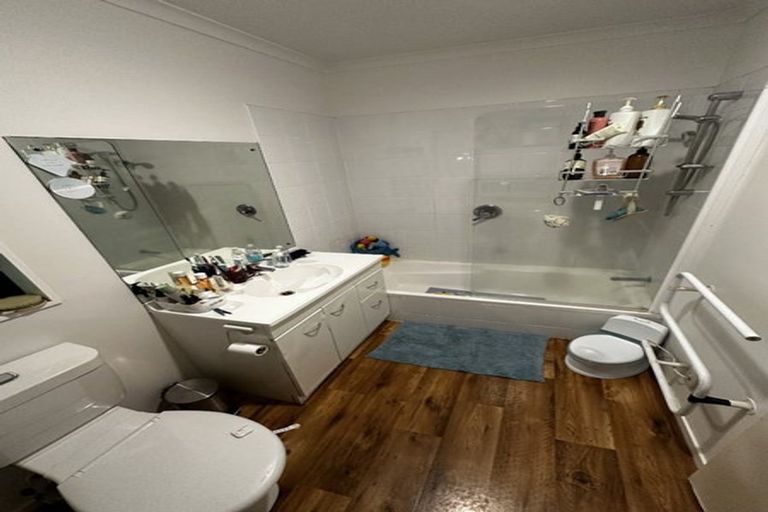 Photo of property in 9 Shale Avenue, Massey, Auckland, 0614