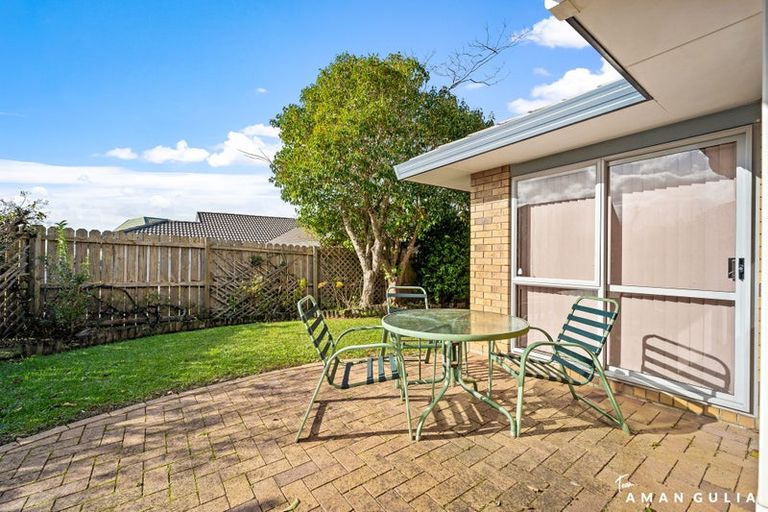 Photo of property in 32 Heversham Place, Glendene, Auckland, 0602