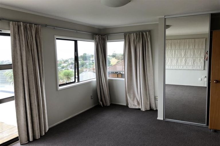 Photo of property in 29 Calypso Place, Rothesay Bay, Auckland, 0630