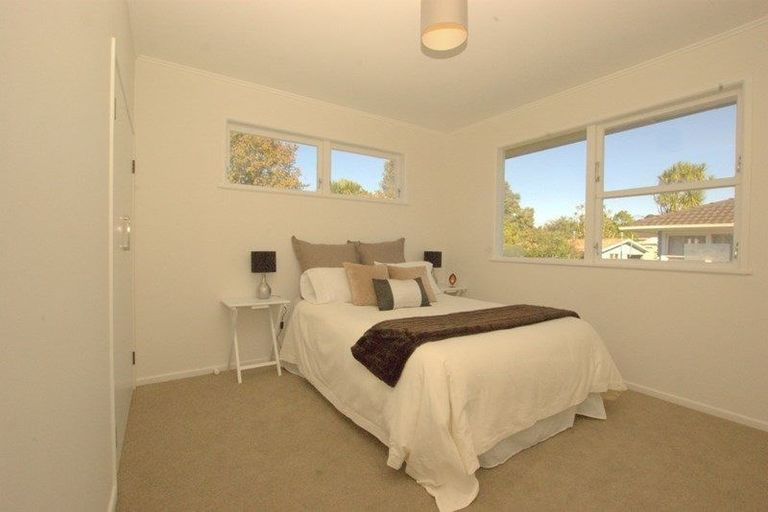 Photo of property in 9 Barnfield Place, Glendene, Auckland, 0602