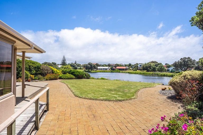 Photo of property in 11 Marewa Place, Waikanae Beach, Waikanae, 5036