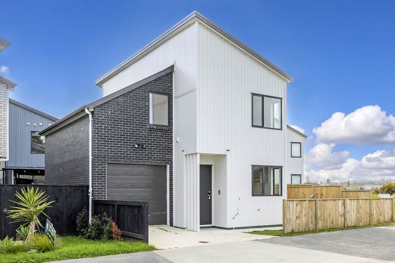 Photo of property in 18a Winfield Road, Kumeu, 0810