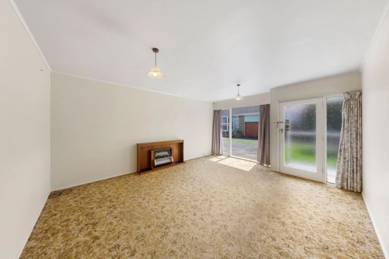 Photo of property in 2/55 Orams Road, Hillpark, Auckland, 2102