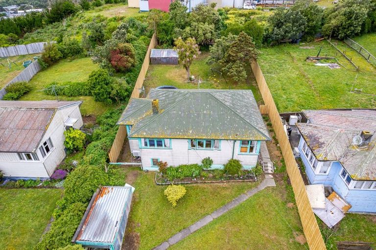 Photo of property in 15 Northumberland Street, Cannons Creek, Porirua, 5024