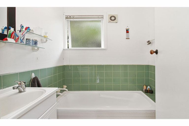 Photo of property in 1/19 Gazelle Avenue, Beach Haven, Auckland, 0626