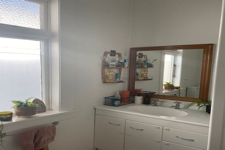 Photo of property in 76 Mornington Road, Brooklyn, Wellington, 6021