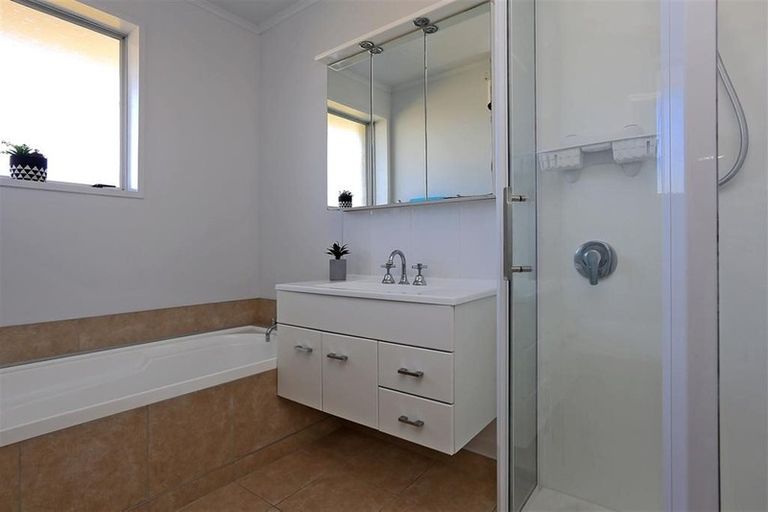 Photo of property in 11 Crichton Place, Taradale, Napier, 4112