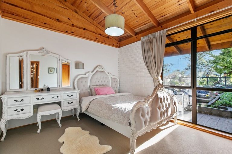 Photo of property in 17 Maygrove Drive, Orewa, 0931