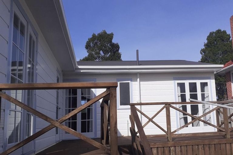 Photo of property in 33 Sturges Road, Henderson, Auckland, 0612